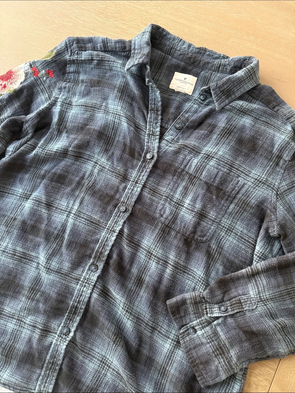 AEO Women’s Floral Embroidered Flannel | XL